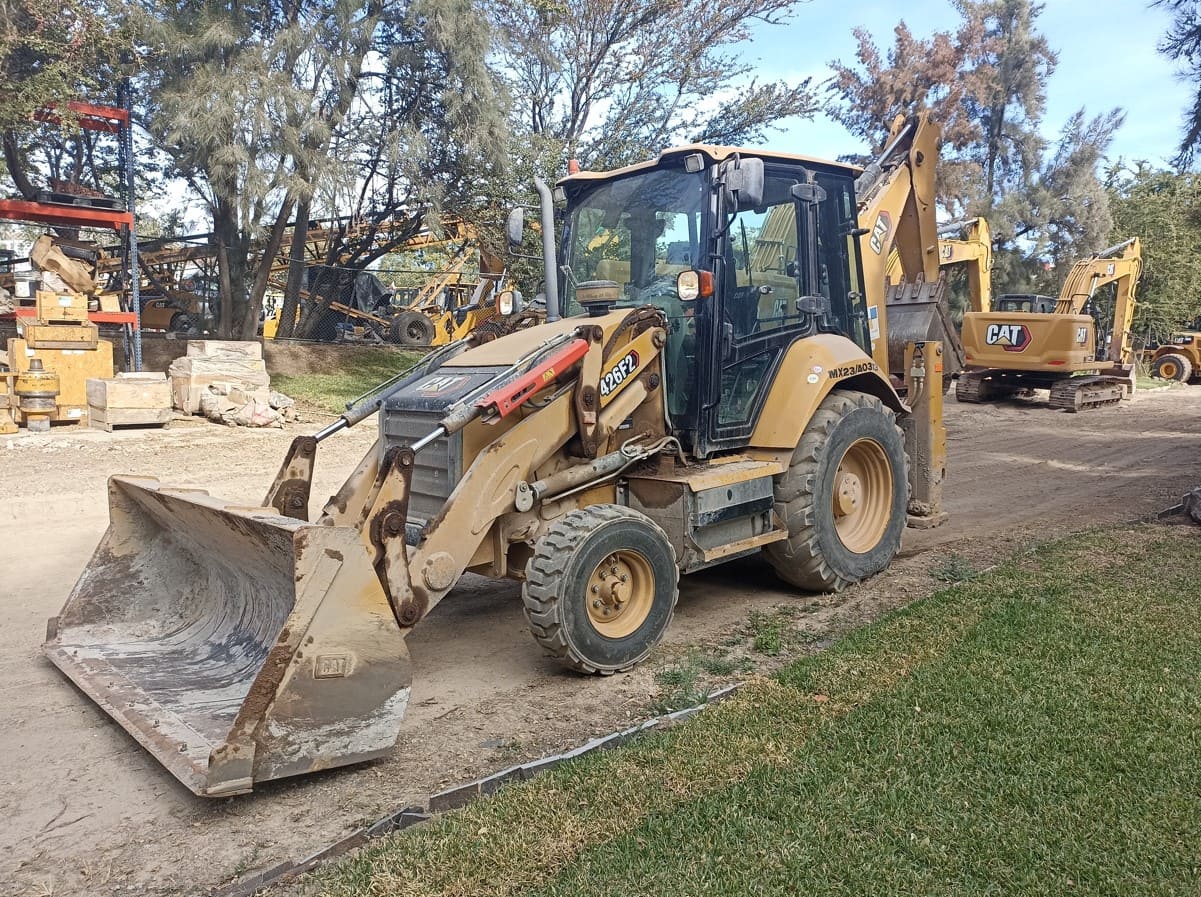 Retroexcavadora usada cat