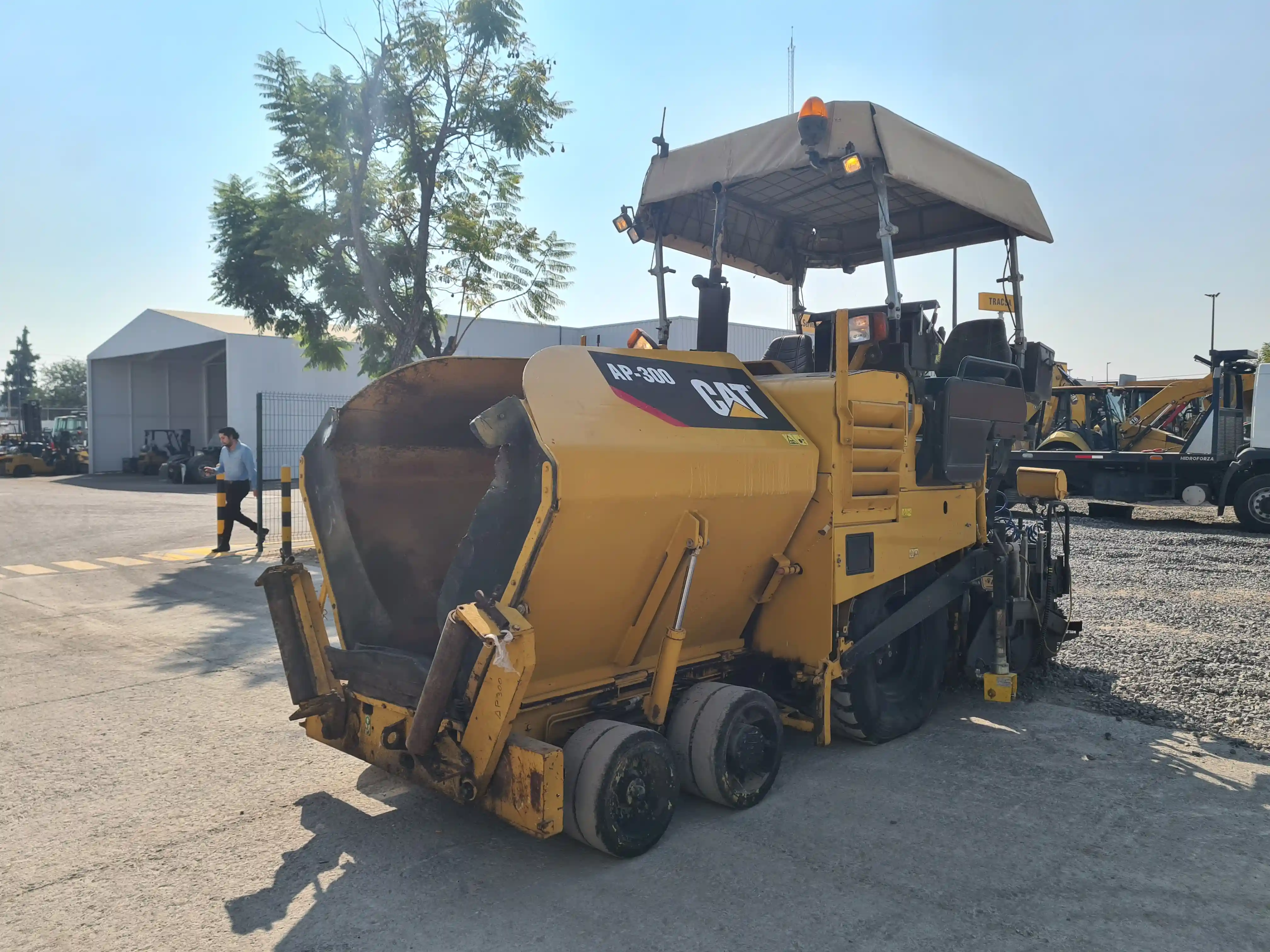 Pavimentadora de asfalto usada