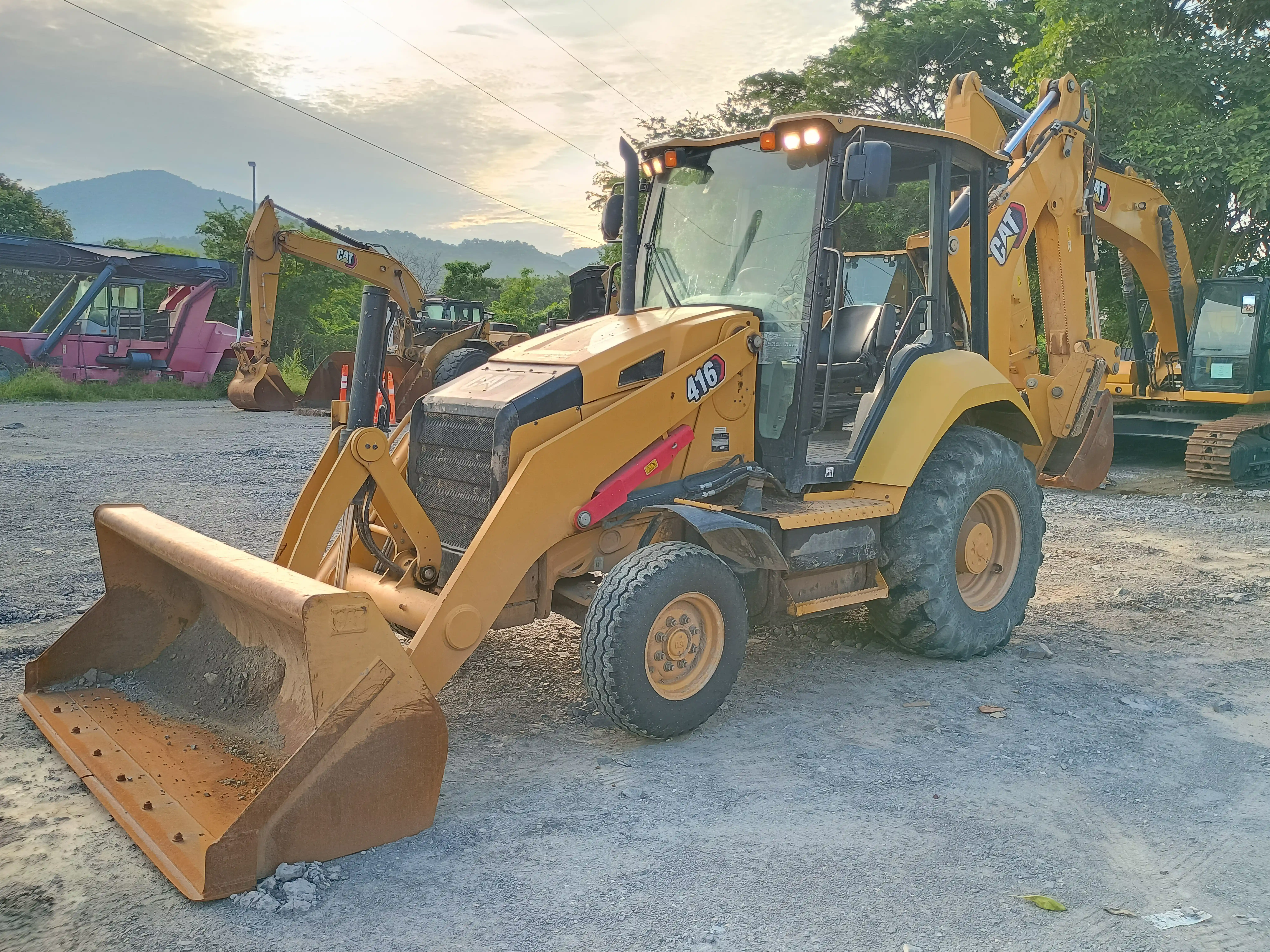Retroexcavadora usada cat