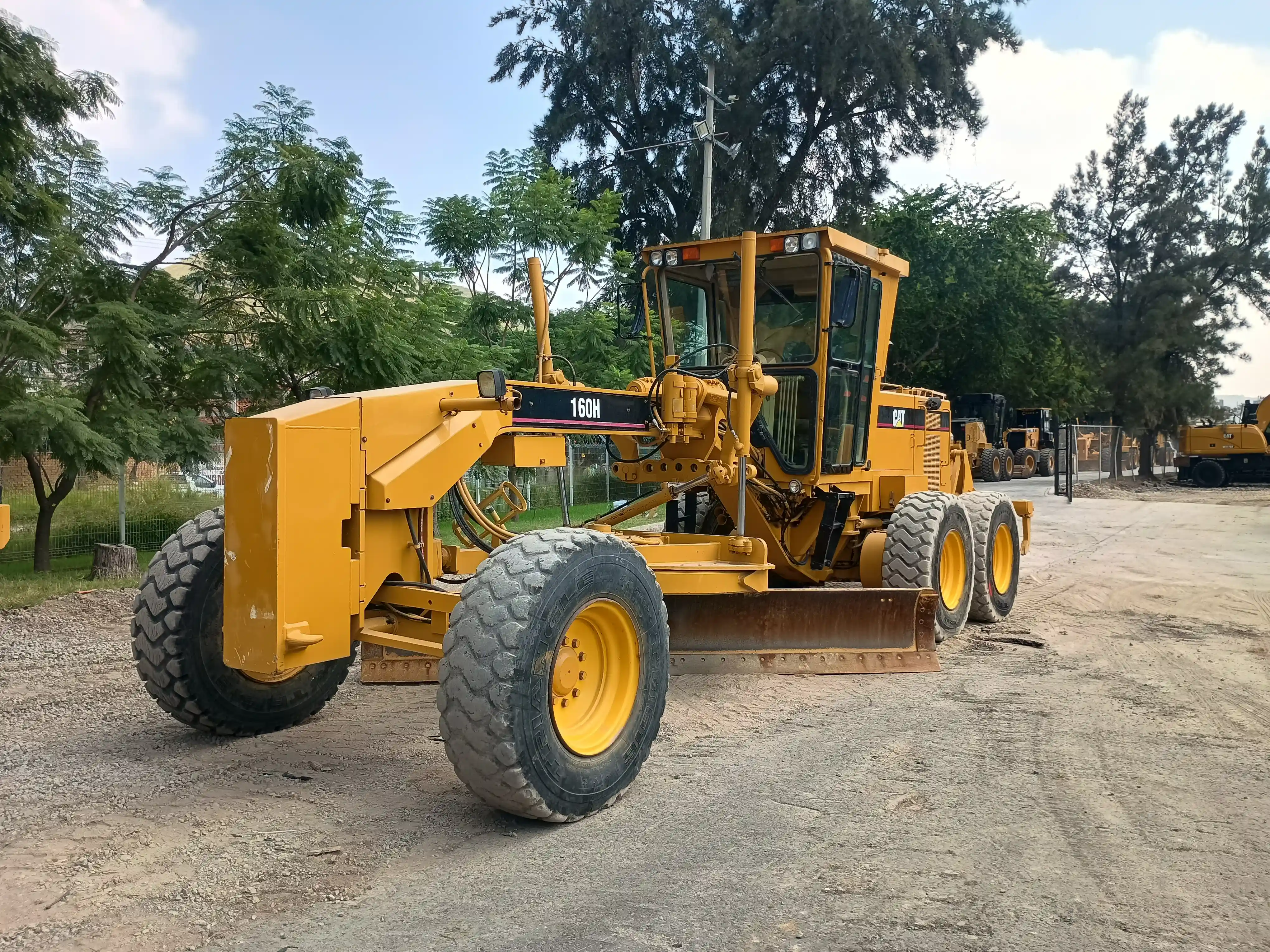 Motoniveladora usada cat