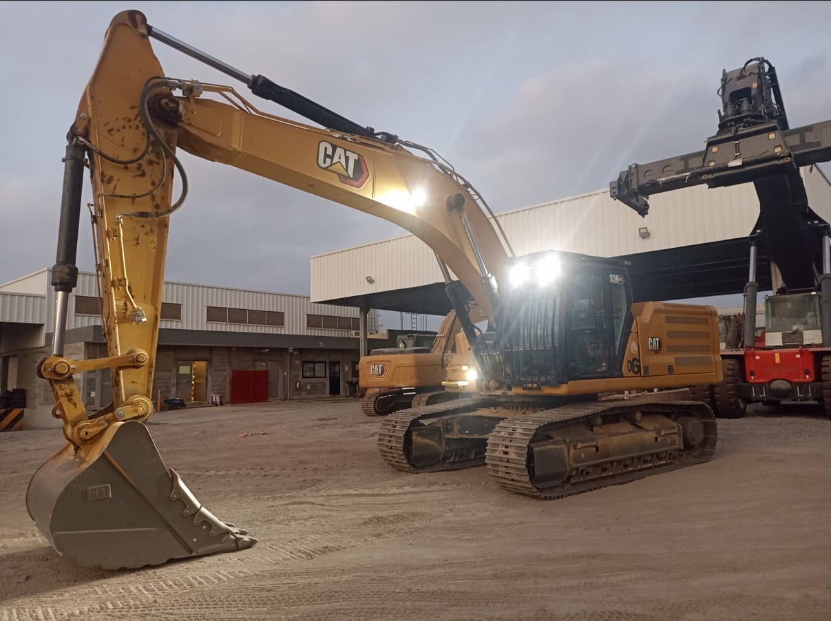 EXCAVADORA USADA CAT