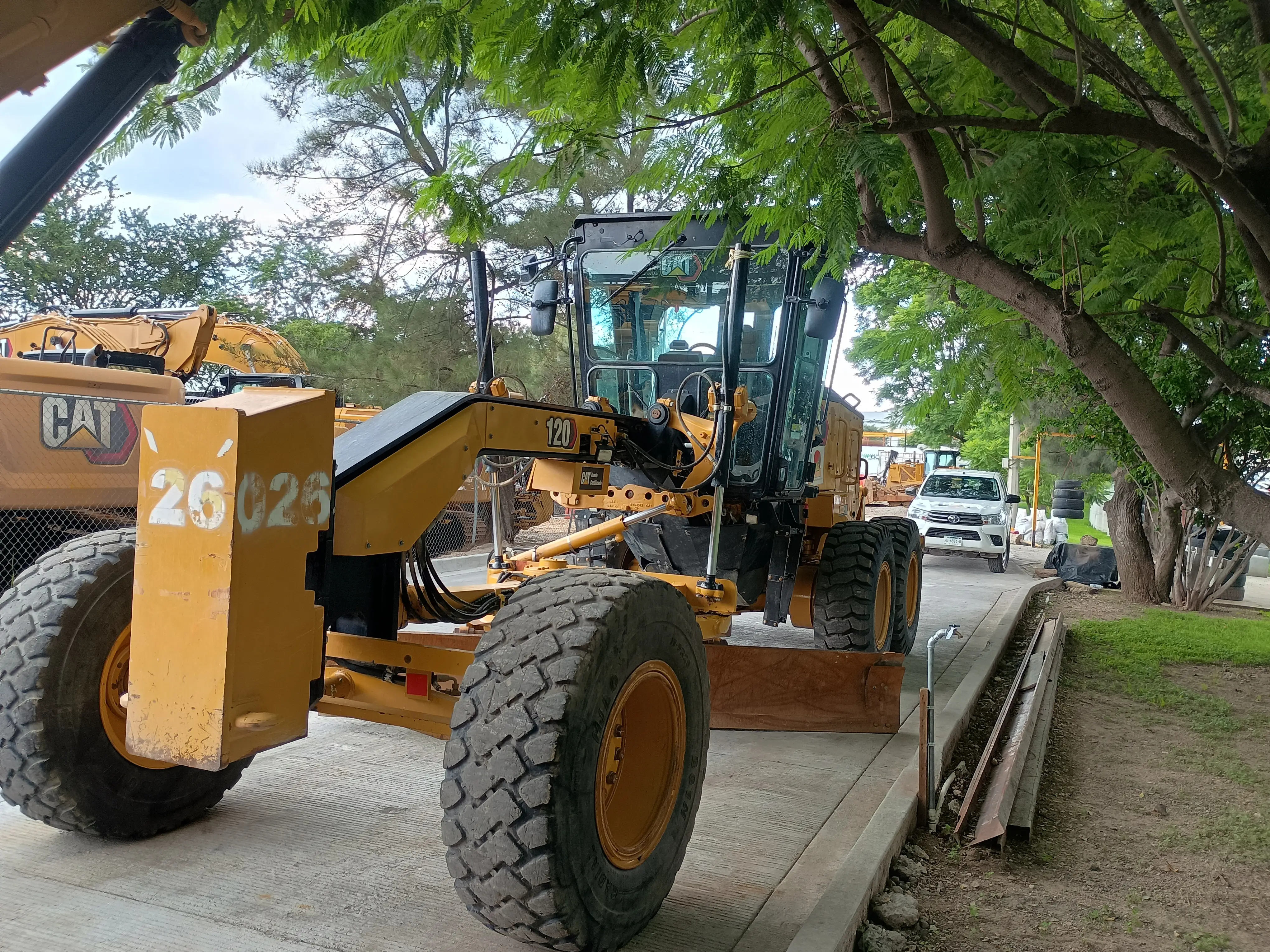 Motoniveladora usada cat