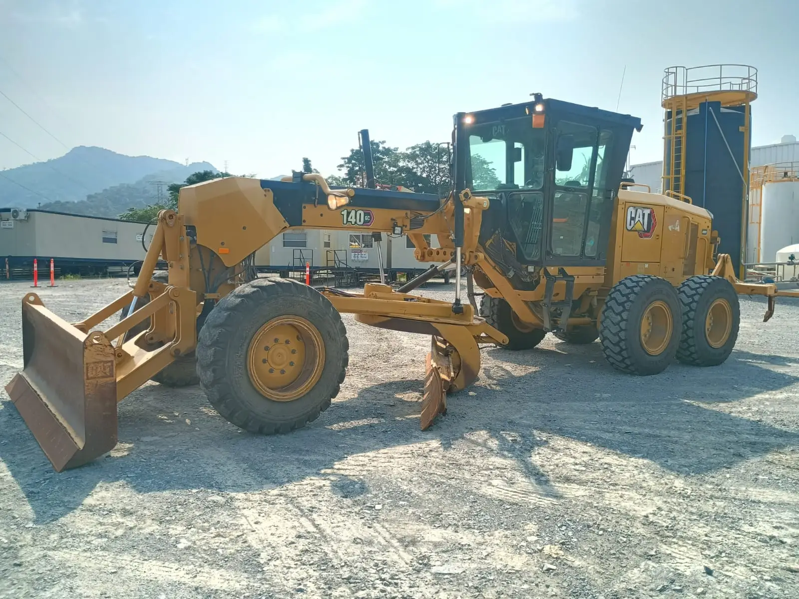 Motoniveladora usada cat