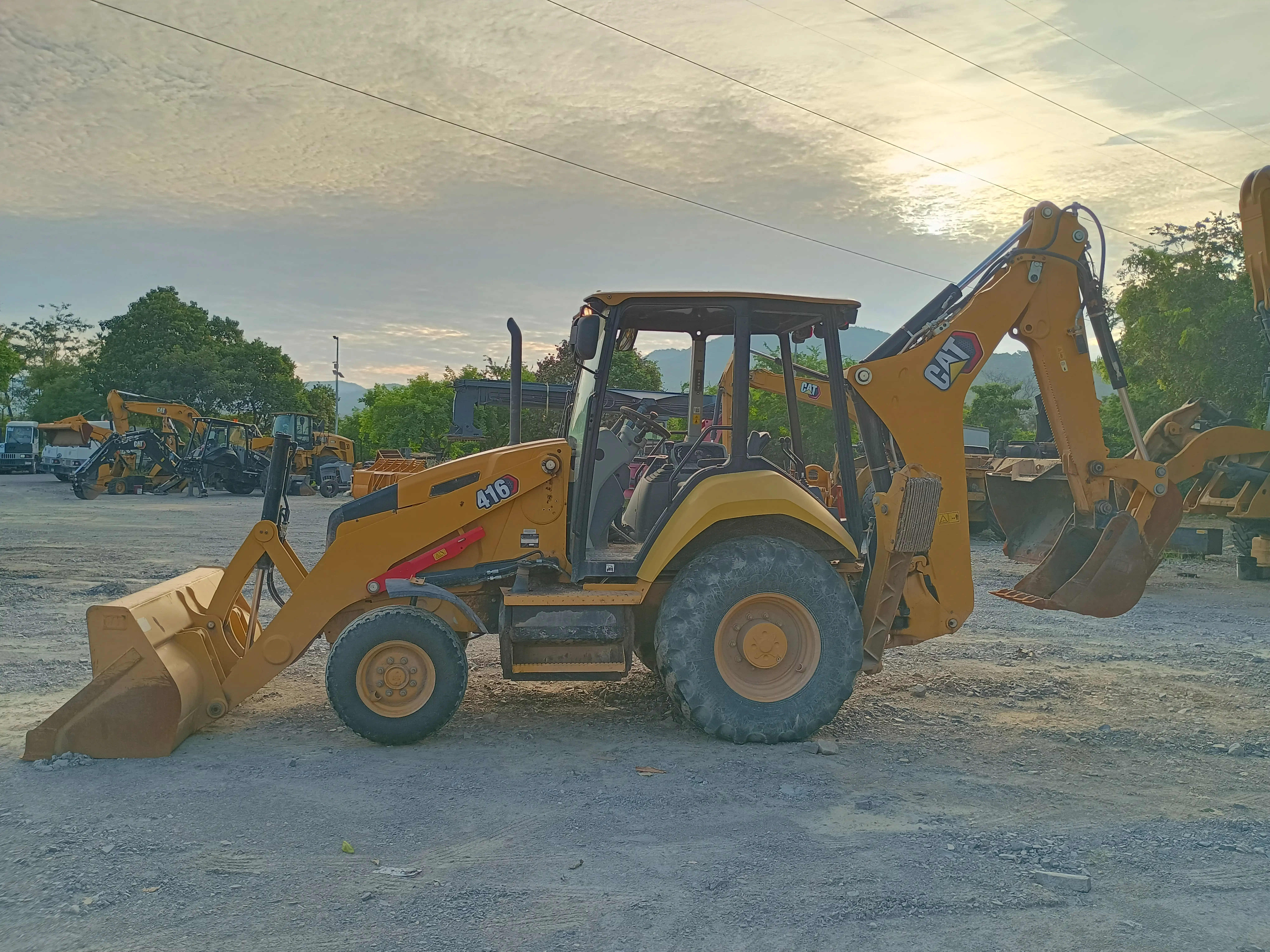 Retroexcavadora usada cat