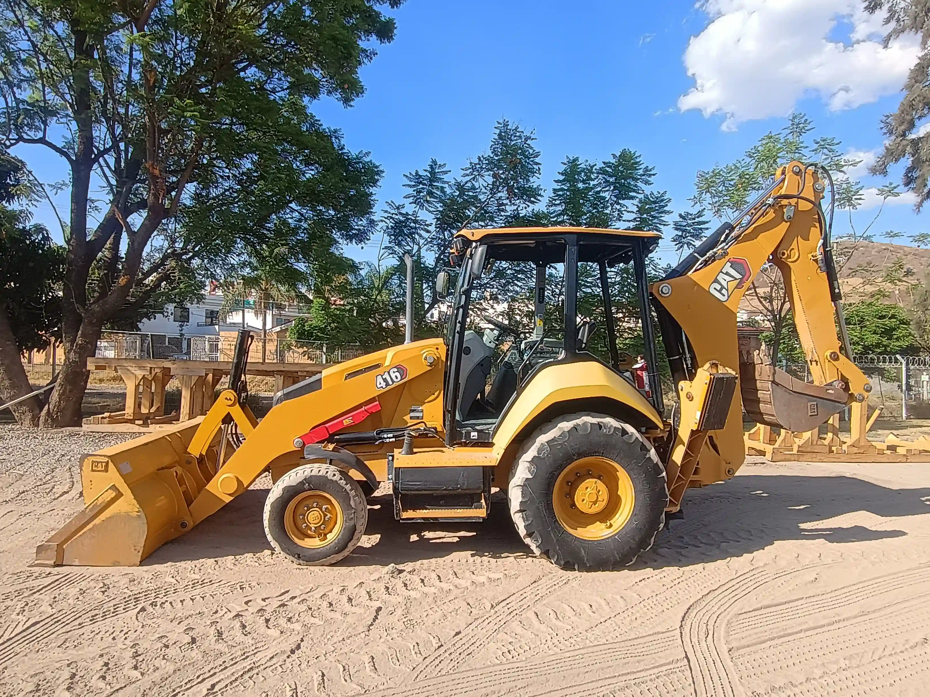 RETROEXCAVADORA USADA CAT