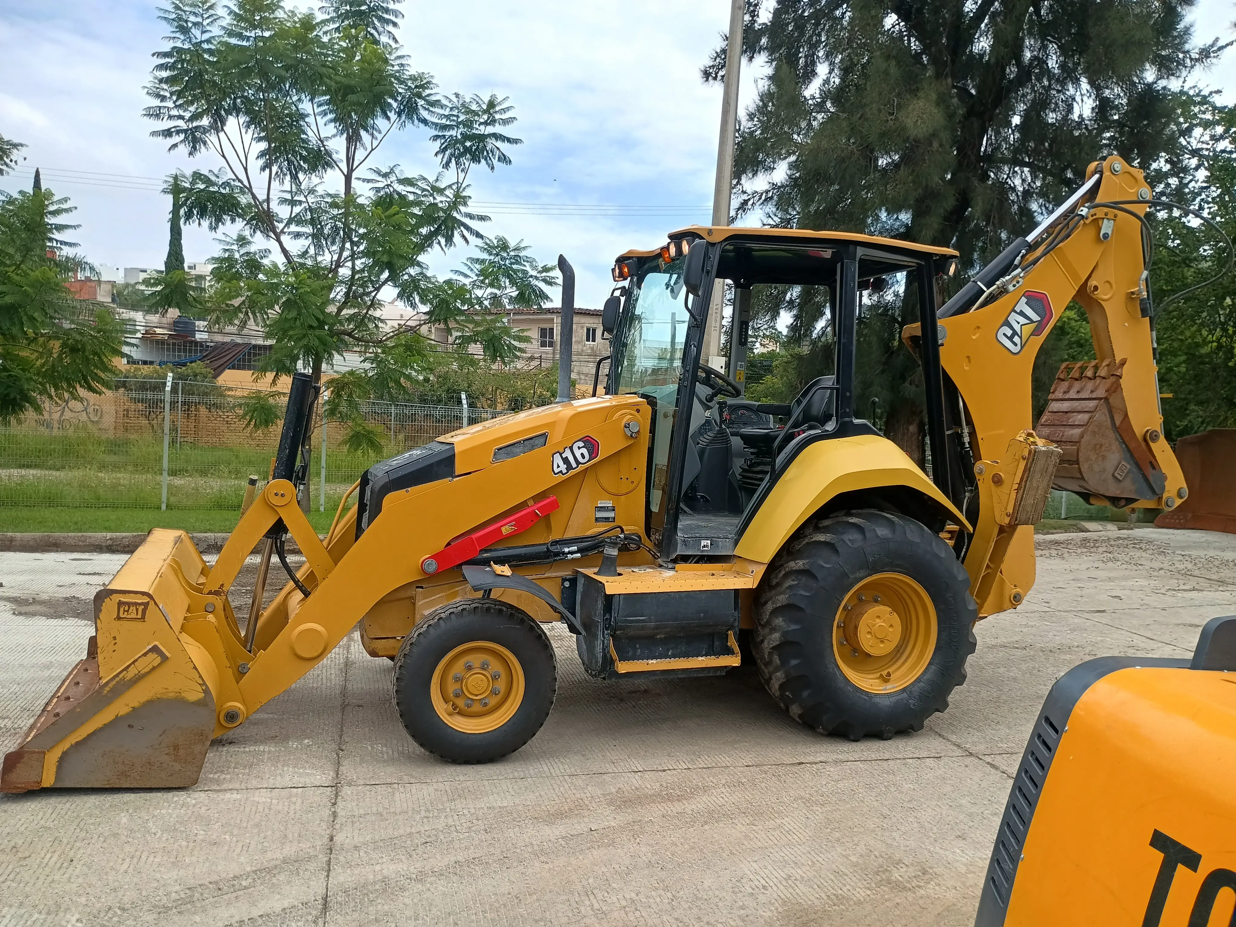 RETROEXCAVADORA USADA CAT