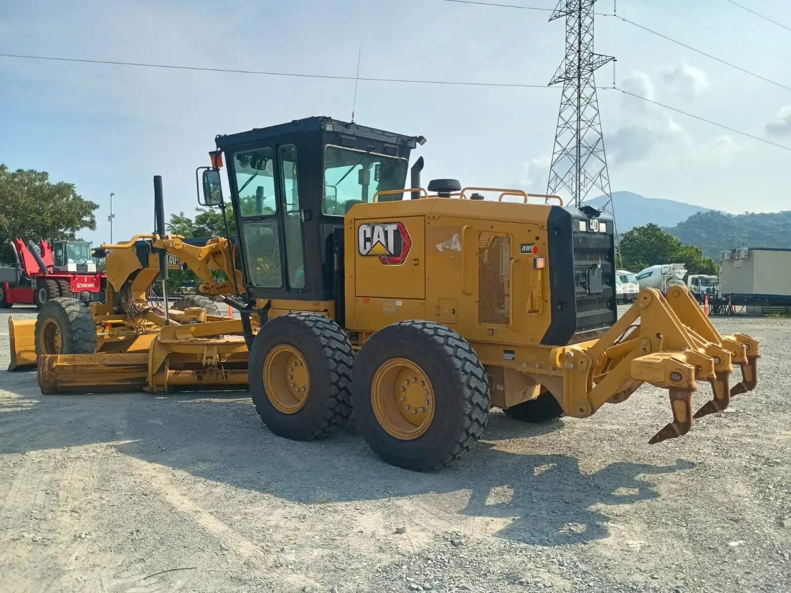 Motoniveladora usada cat