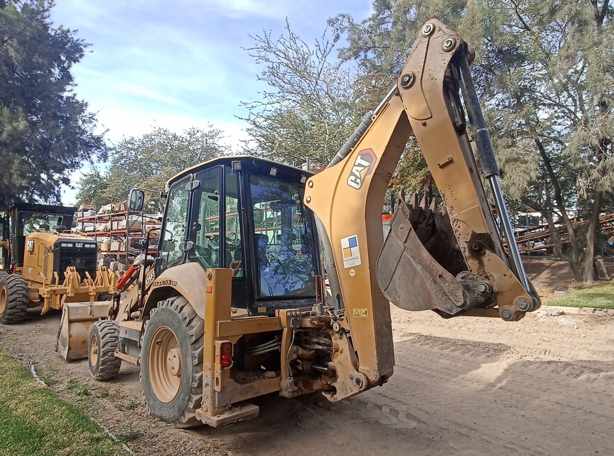 Retroexcavadora usada cat