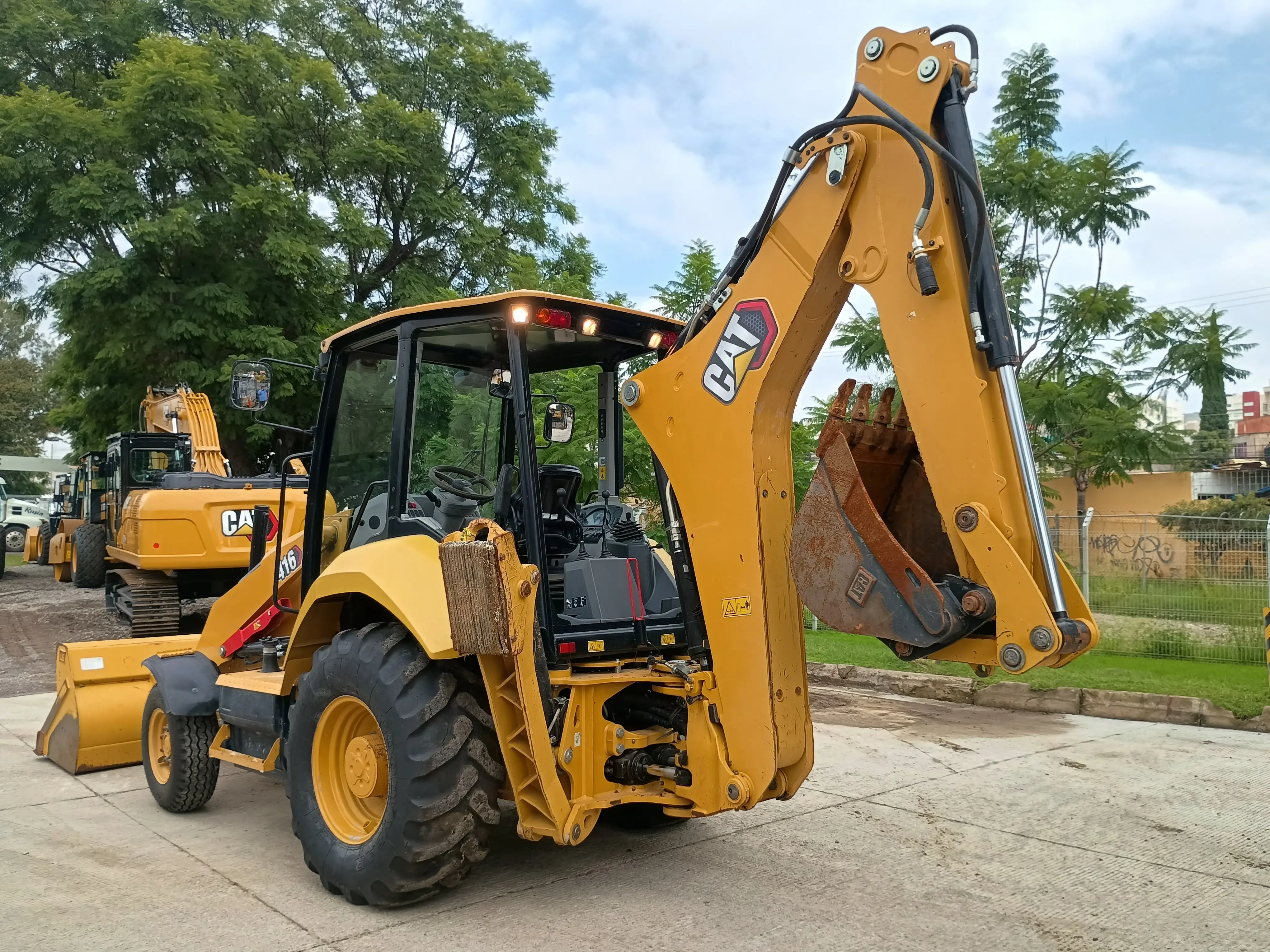 RETROEXCAVADORA USADA CAT