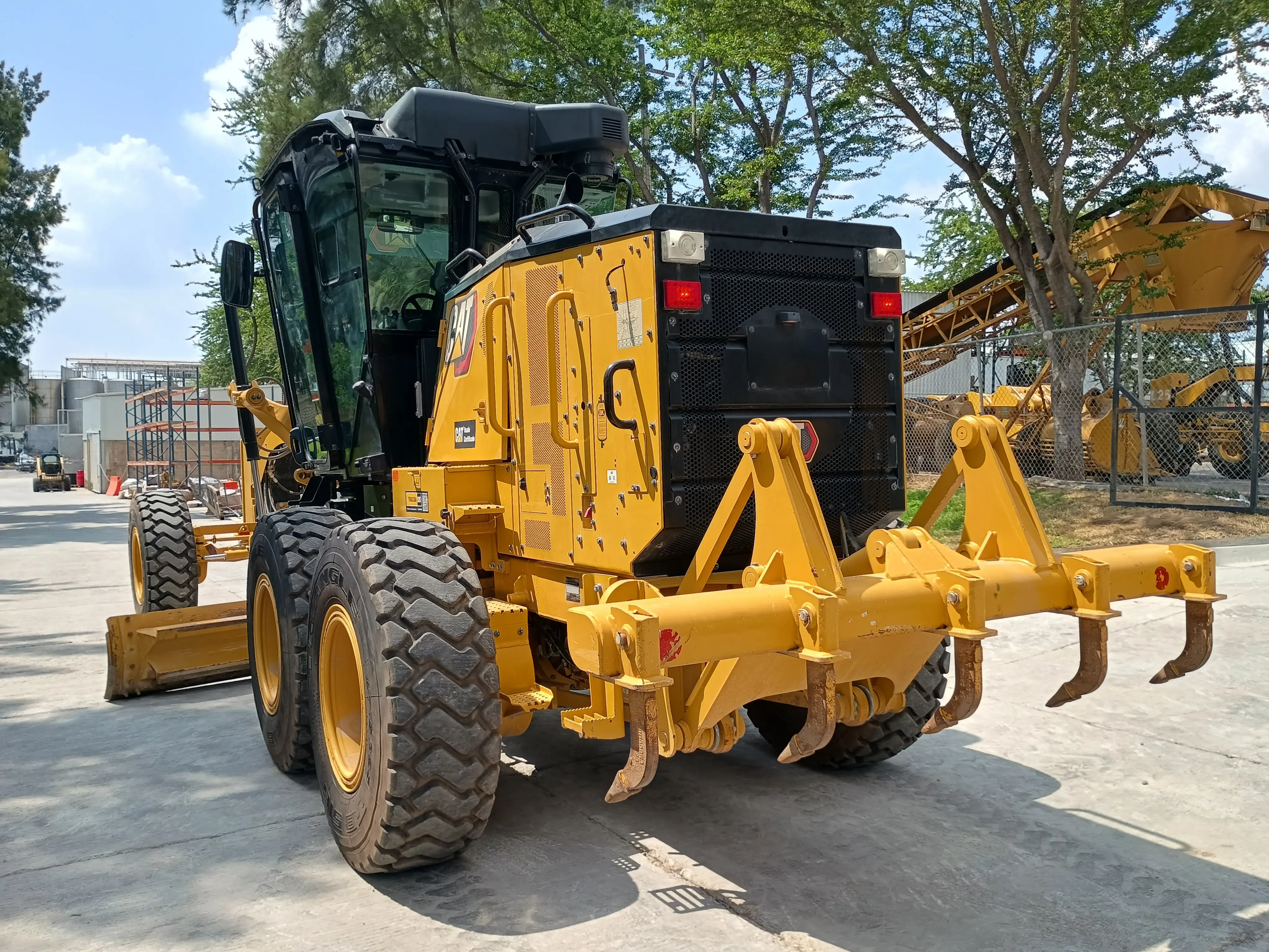 Motoniveladora usada cat