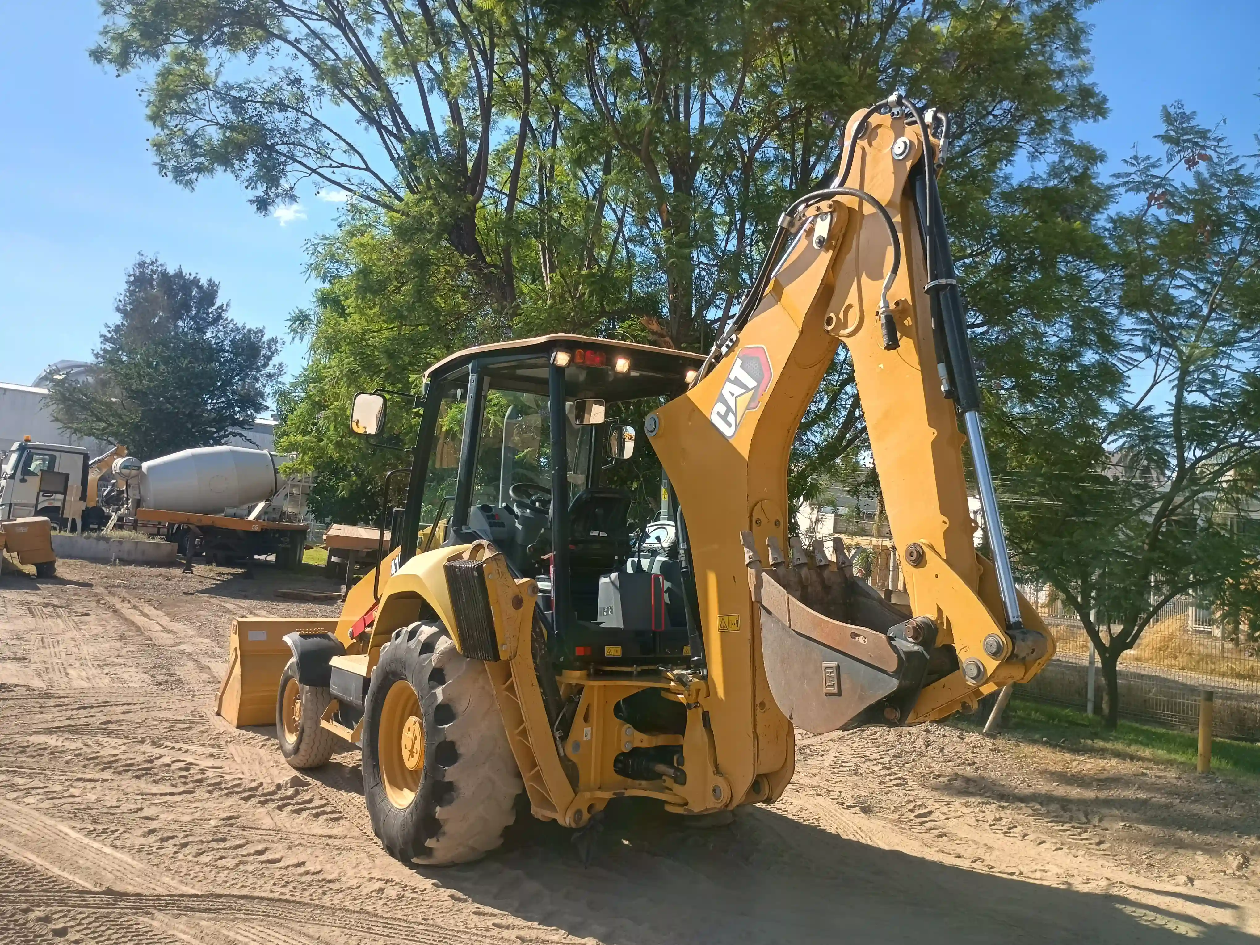 RETROEXCAVADORA USADA CAT