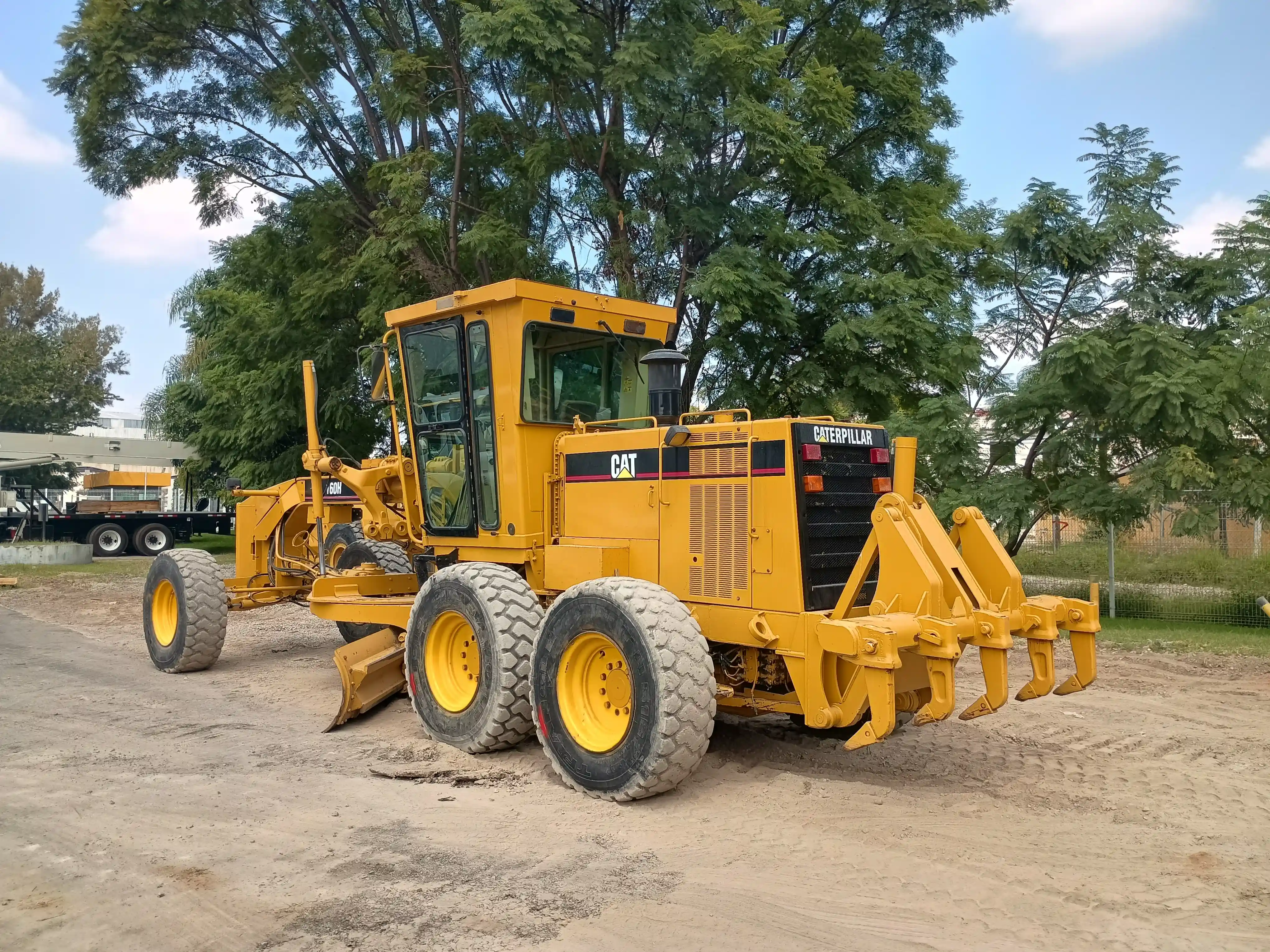 Motoniveladora usada cat