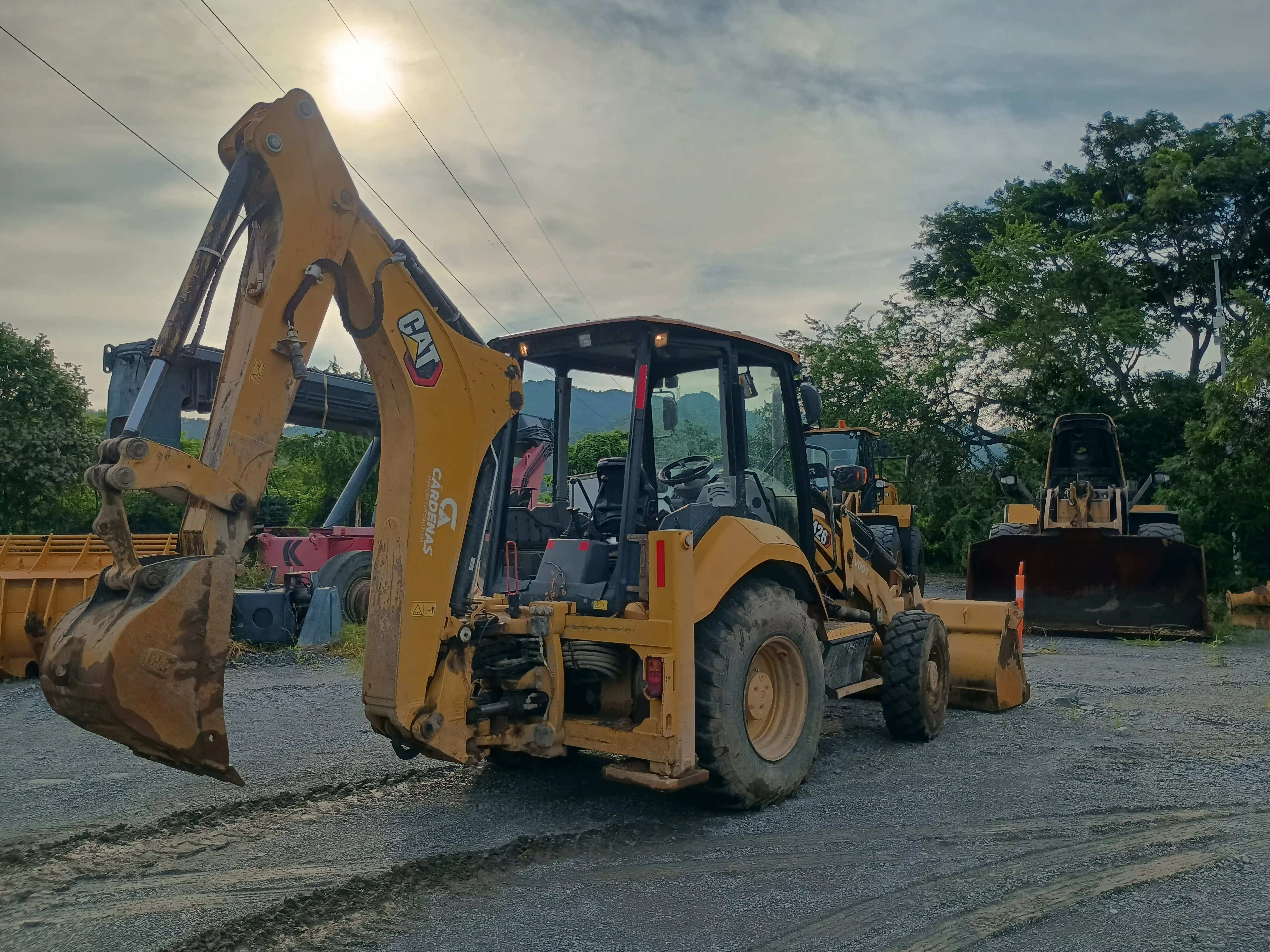 Retroexcavadora usada cat