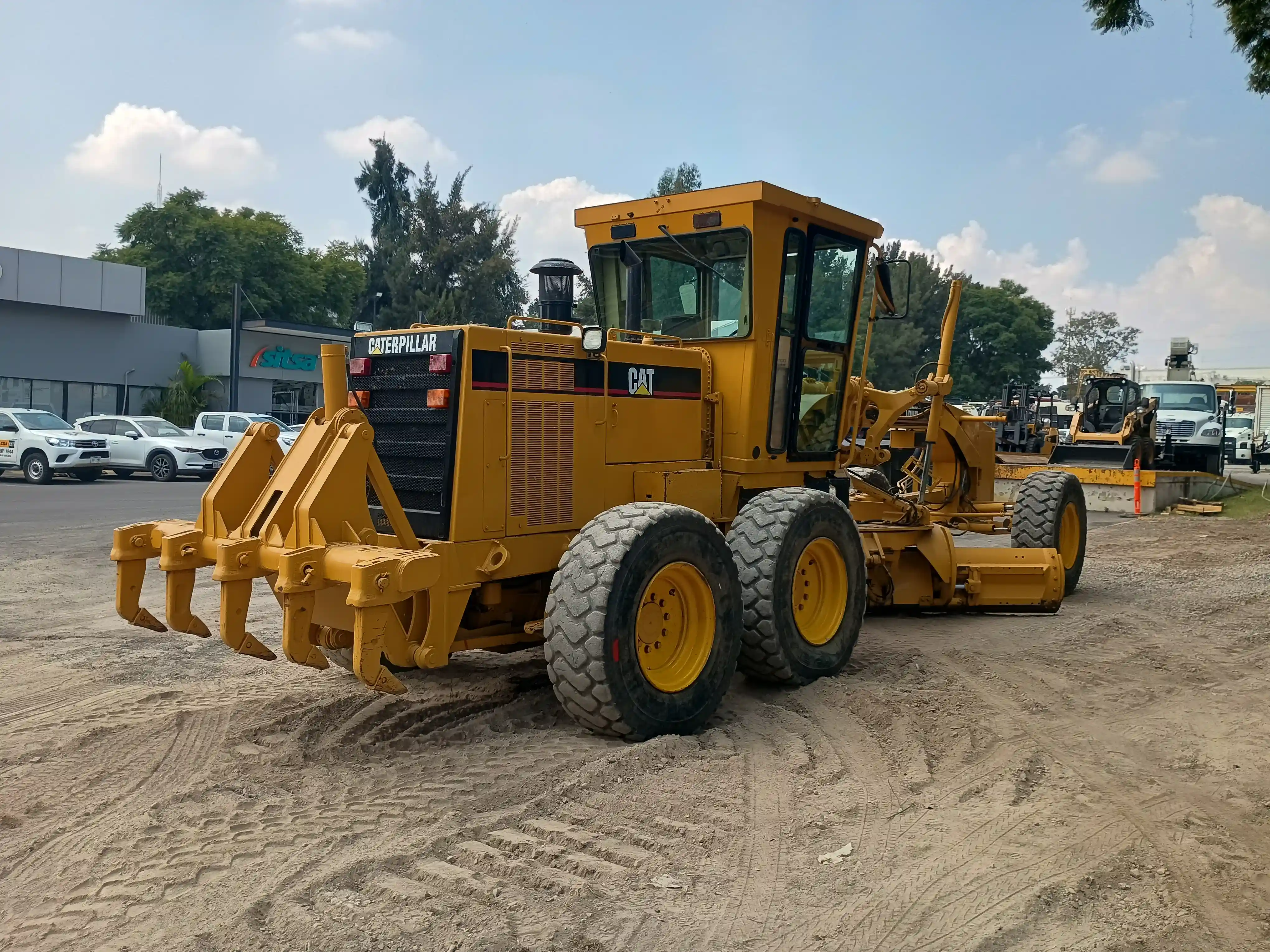 Motoniveladora usada cat