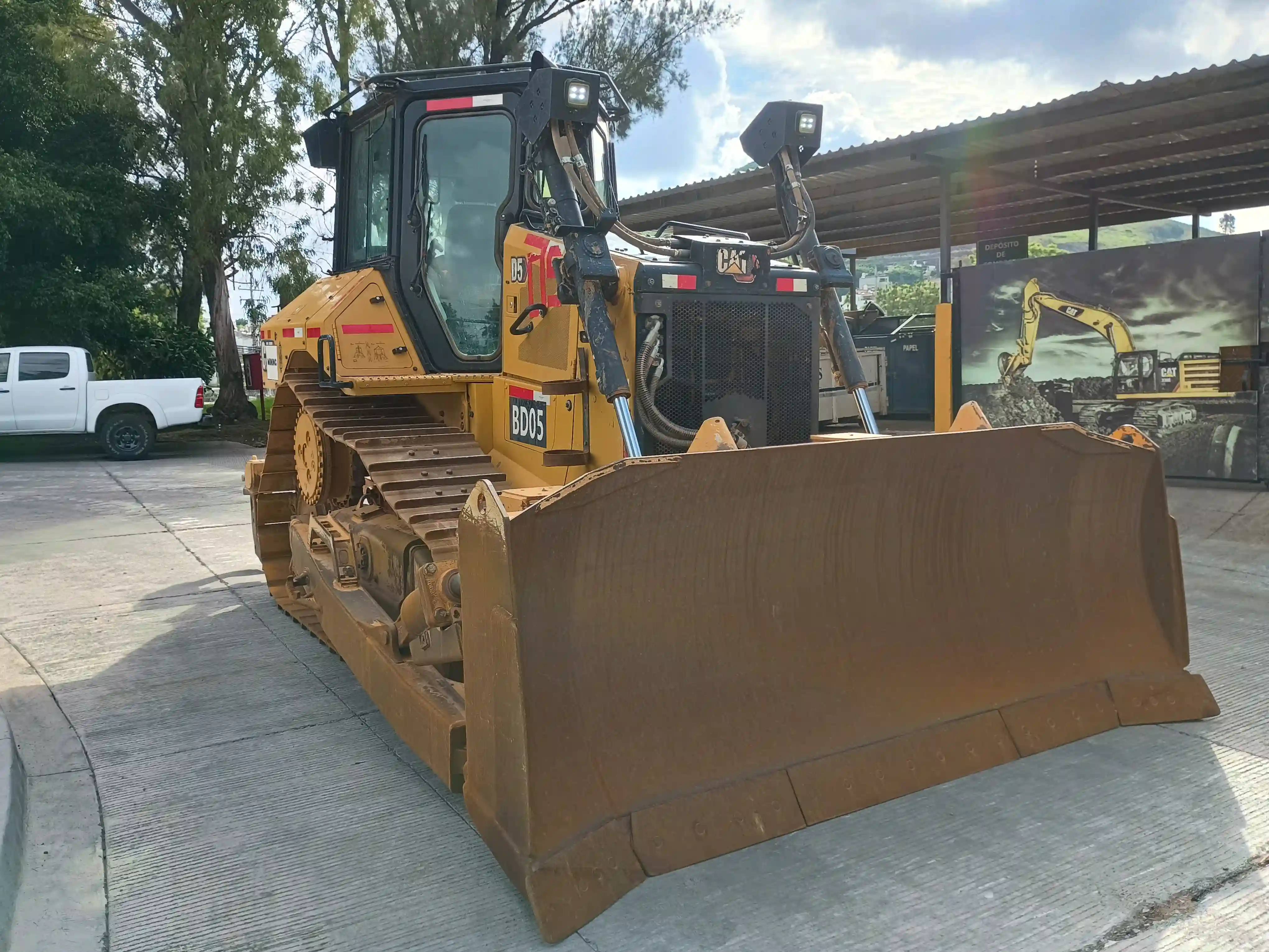 Bulldozer usado cat