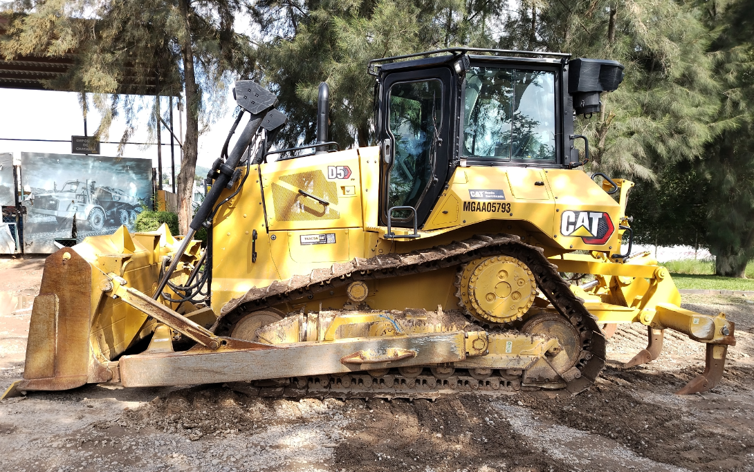 BULLDOZER USADO CAT