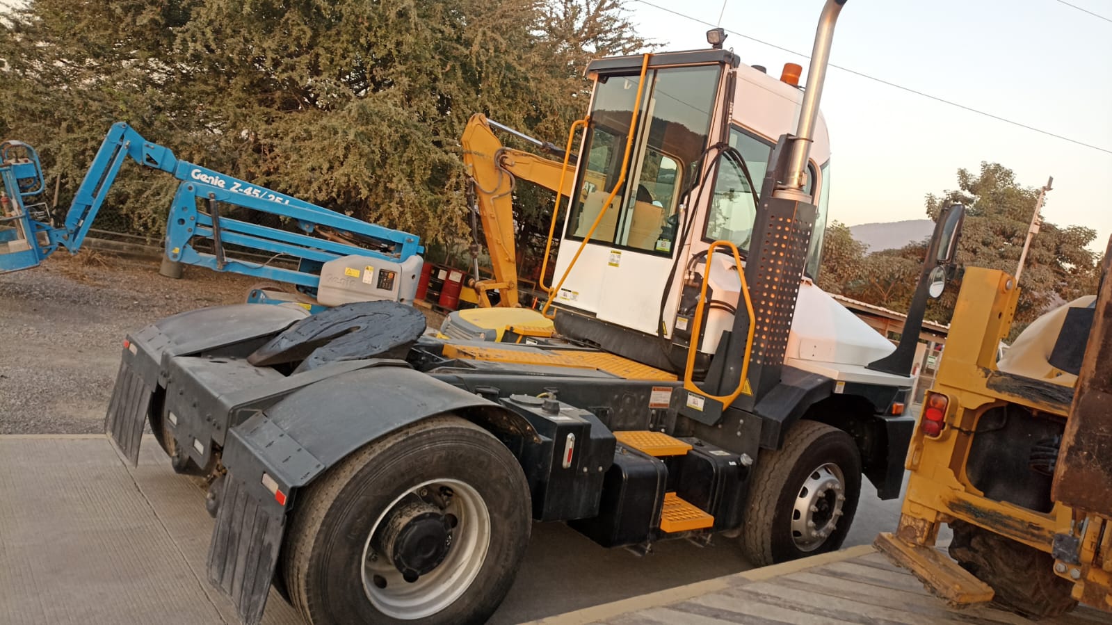 TRACTOR DE PUERTO KT2I