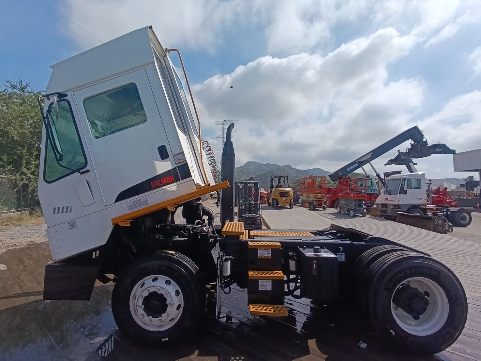 Tractor de terminal y puerto