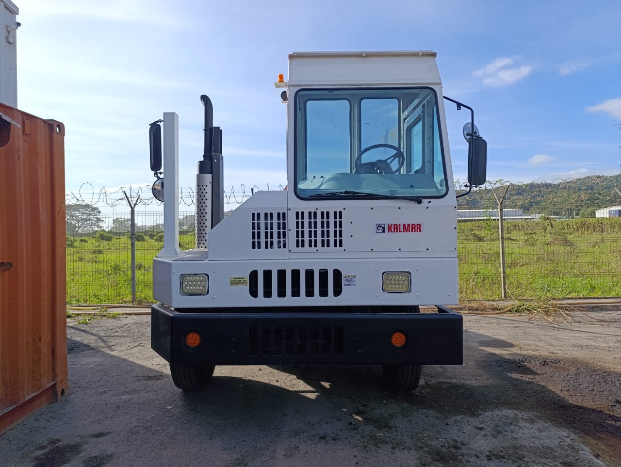 Tractor de terminal y puerto